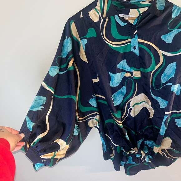Chico's Size 1 Navy and Teal Floral Blouse - Picture 6 of 10